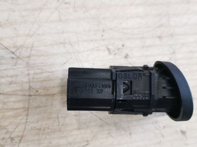 bontott FORD FIESTA V Csomagtér Nyitó Kar / Gomb