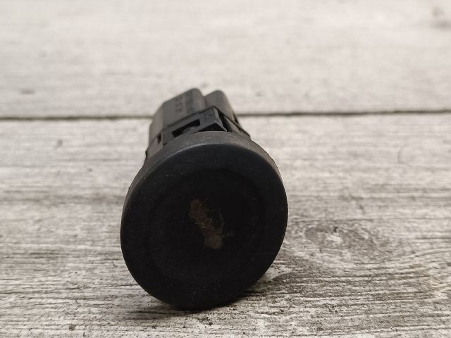 bontott FORD FIESTA V Csomagtér Nyitó Kar / Gomb