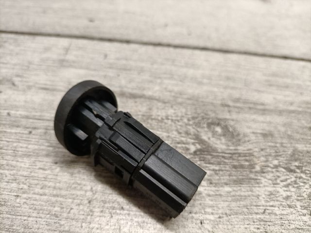 bontott FORD FIESTA V Csomagtér Nyitó Kar / Gomb