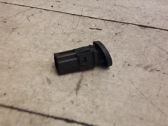 bontott FORD FIESTA V Csomagtér Nyitó Kar / Gomb