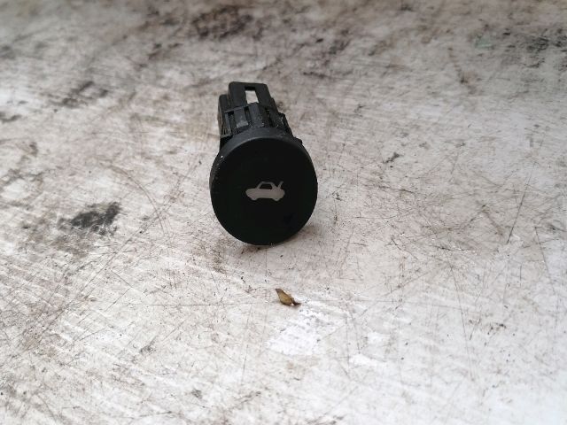 bontott FORD FIESTA V Csomagtér Nyitó Kar / Gomb