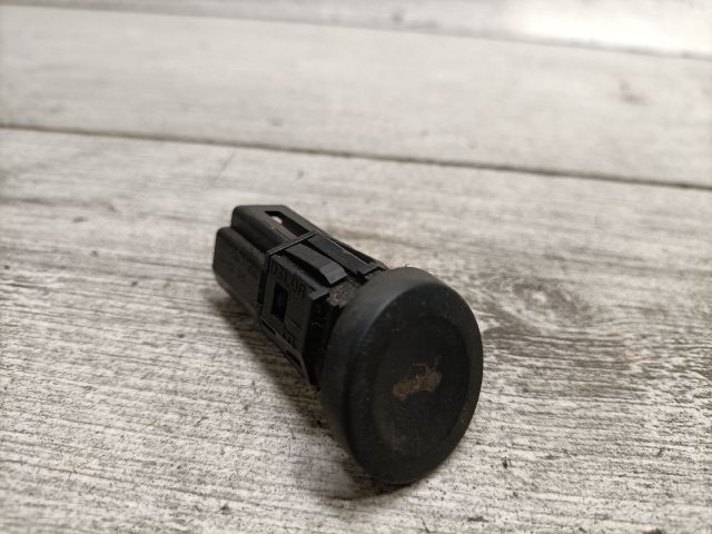 bontott FORD FIESTA V Csomagtér Nyitó Kar / Gomb