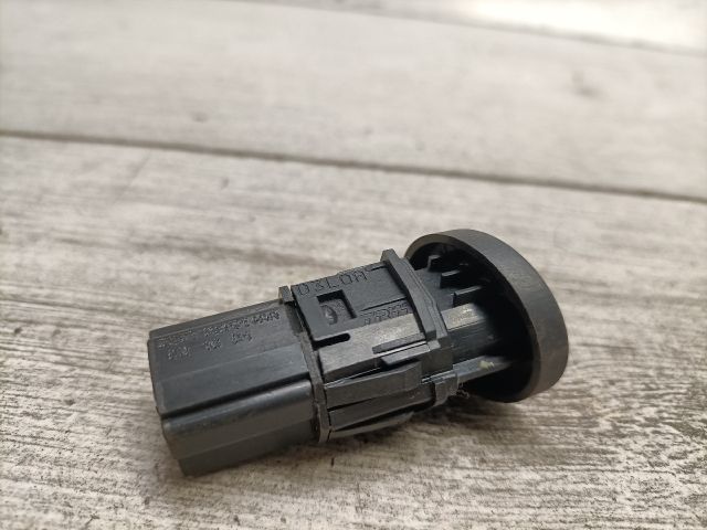 bontott FORD FIESTA V Csomagtér Nyitó Kar / Gomb