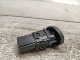 bontott FORD FIESTA V Csomagtér Nyitó Kar / Gomb