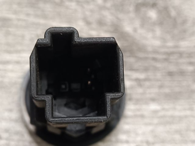 bontott FORD FIESTA V Csomagtér Nyitó Kar / Gomb