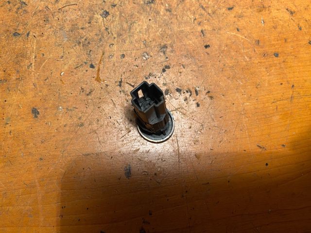 bontott FORD FIESTA V Csomagtér Nyitó Kar / Gomb