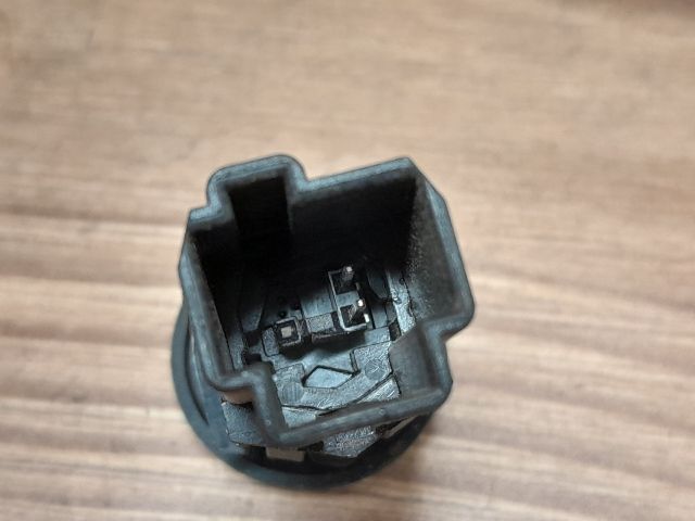 bontott FORD FIESTA V Csomagtér Nyitó Kar / Gomb