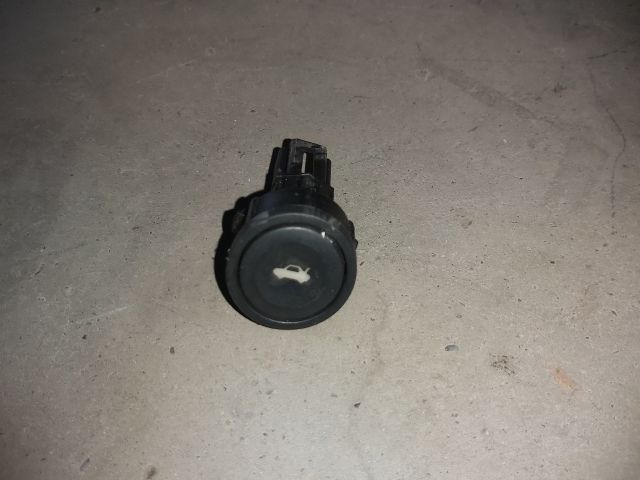 bontott FORD FIESTA V Csomagtér Nyitó Kar / Gomb