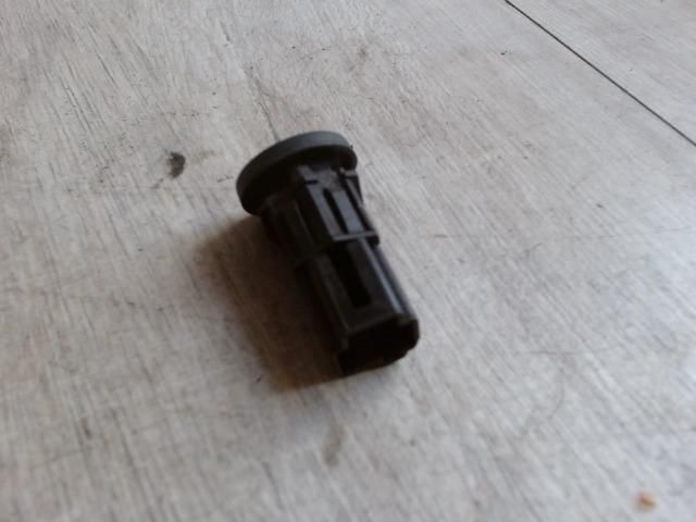 bontott FORD FIESTA V Csomagtér Nyitó Kar / Gomb