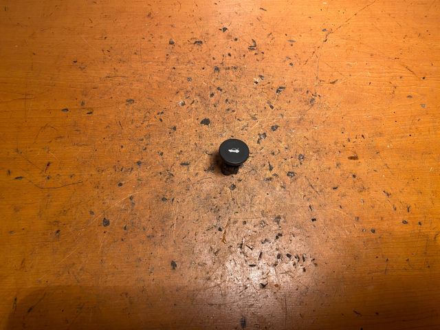 bontott FORD FIESTA V Csomagtér Nyitó Kar / Gomb