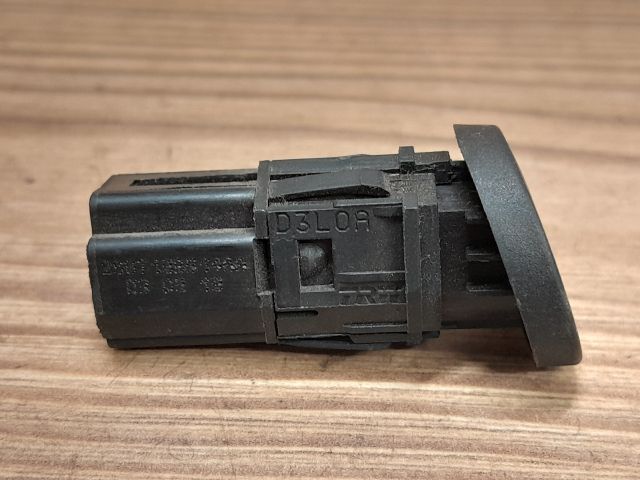 bontott FORD FIESTA V Csomagtér Nyitó Kar / Gomb