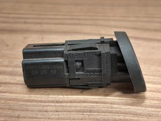 bontott FORD FIESTA V Csomagtér Nyitó Kar / Gomb