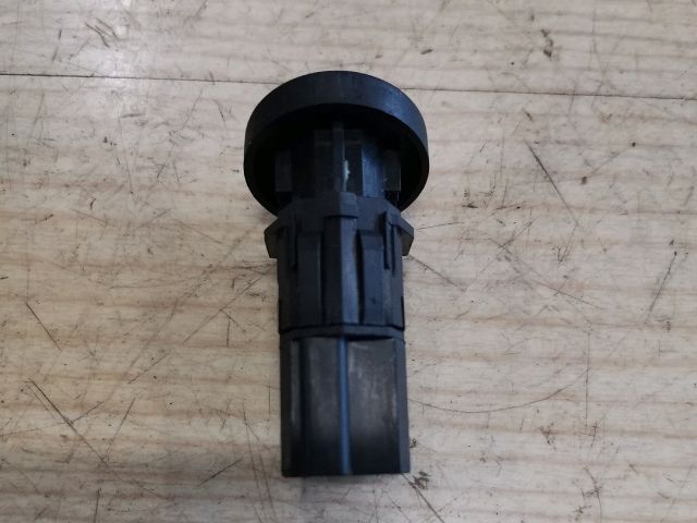 bontott FORD FIESTA V Csomagtér Nyitó Kar / Gomb