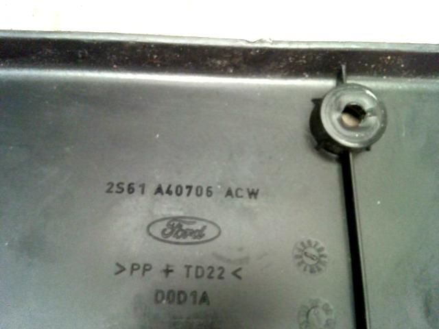 bontott FORD FIESTA V Csomagtérajtó Burkolat (Részeivel)