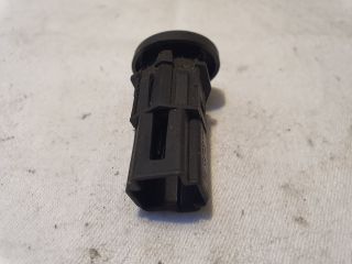 bontott FORD FIESTA V Csomagtérajtó Kapcsoló