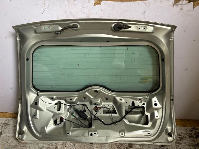 bontott FORD FIESTA V Csomagtérajtó (Üres lemez)