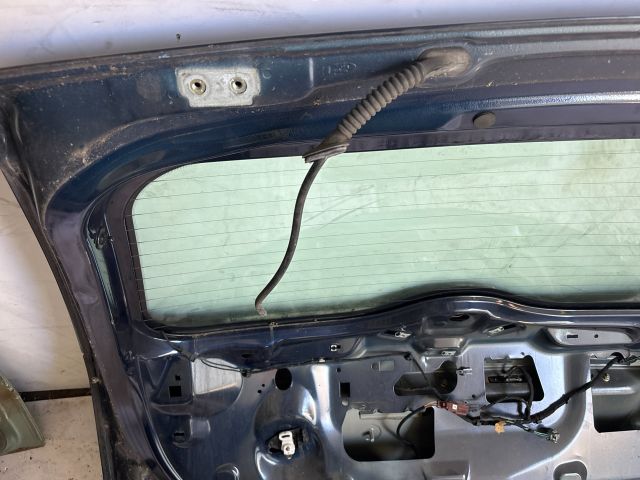 bontott FORD FIESTA V Csomagtérajtó (Üres lemez)