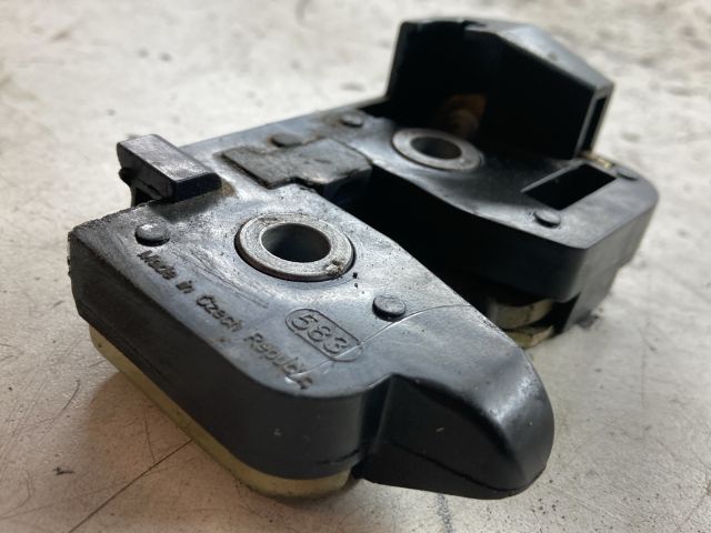 bontott FORD FIESTA V Csomagtérajtó Zárszerkezet