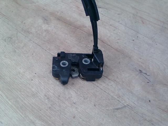 bontott FORD FIESTA V Csomagtérajtó Zárszerkezet