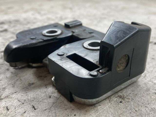 bontott FORD FIESTA V Csomagtérajtó Zárszerkezet