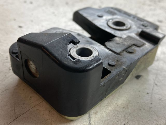 bontott FORD FIESTA V Csomagtérajtó Zárszerkezet