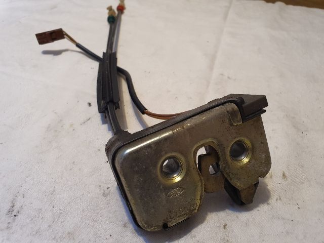 bontott FORD FIESTA V Csomagtérajtó Zárszerkezet