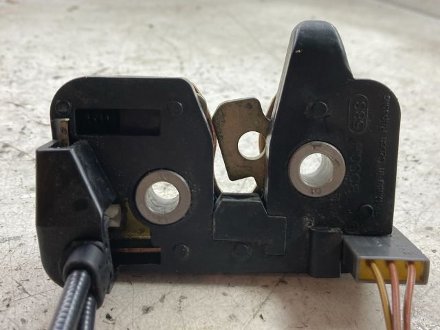 bontott FORD FIESTA V Csomagtérajtó Zárszerkezet