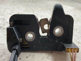 bontott FORD FIESTA V Csomagtérajtó Zárszerkezet