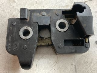 bontott FORD FIESTA V Csomagtérajtó Zárszerkezet