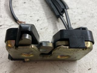 bontott FORD FIESTA V Csomagtérajtó Zárszerkezet