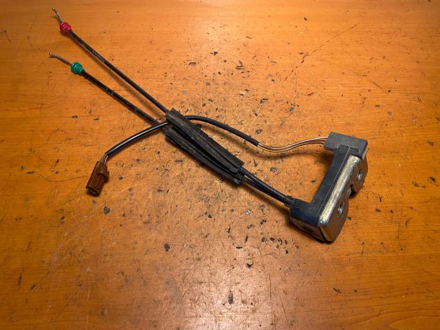 bontott FORD FIESTA V Csomagtérajtó Zárszerkezet