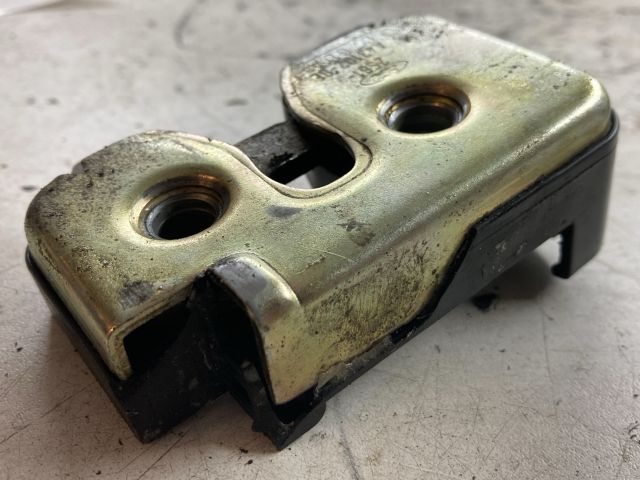 bontott FORD FIESTA V Csomagtérajtó Zárszerkezet