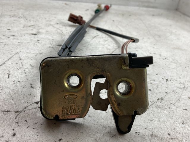 bontott FORD FIESTA V Csomagtérajtó Zárszerkezet