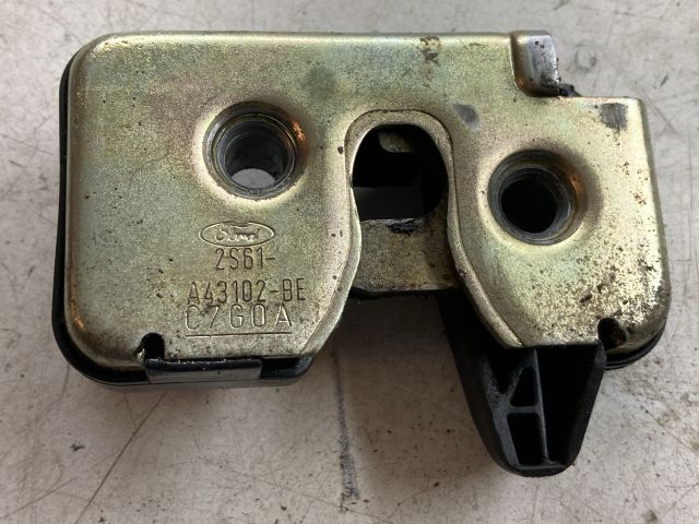 bontott FORD FIESTA V Csomagtérajtó Zárszerkezet