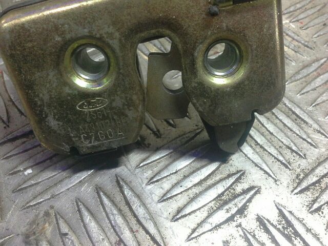 bontott FORD FIESTA V Csomagtérajtó Zárszerkezet