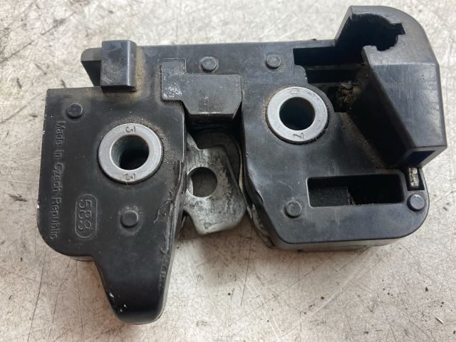 bontott FORD FIESTA V Csomagtérajtó Zárszerkezet