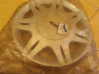 bontott FORD FIESTA V Dísztárcsa (1 db)