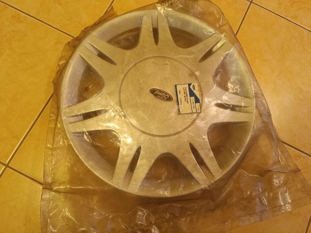 bontott FORD FIESTA V Dísztárcsa (1 db)