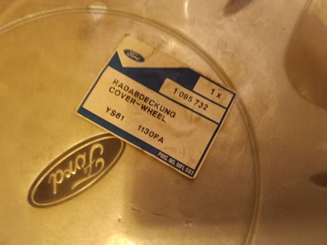 bontott FORD FIESTA V Dísztárcsa (1 db)