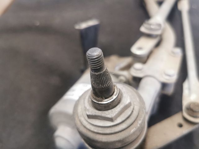 bontott FORD FIESTA V Első Ablaktörlő Szerkezet Motorral