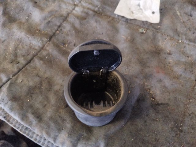 bontott FORD FIESTA V Első Hamutartó