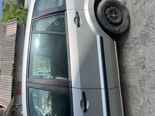 bontott FORD FIESTA V Első Lökhárító (Részeivel)