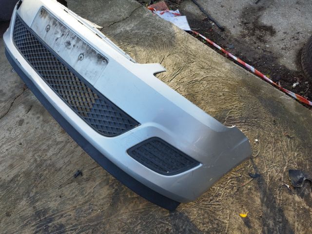 bontott FORD FIESTA V Első Lökhárító (Részeivel)