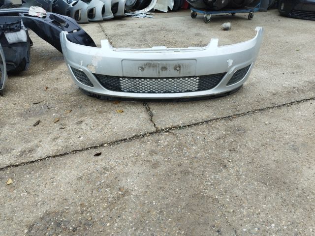 bontott FORD FIESTA V Első Lökhárító (Részeivel)