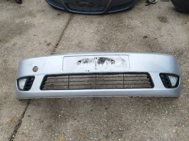 bontott FORD FIESTA V Első Lökhárító (Részeivel)