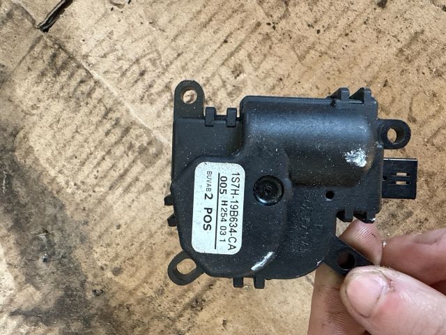 bontott FORD FIESTA V Fűtés Állító Motor