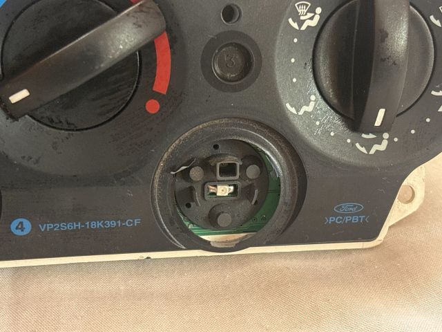 bontott FORD FIESTA V Fűtéskapcsoló (manuális klímás)