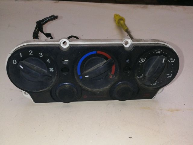 bontott FORD FIESTA V Fűtéskapcsoló (Nem klímás)