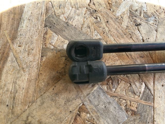 bontott FORD FIESTA V Gázrugós Kitámasztó Teleszkóp Pár Csomagtérajtó