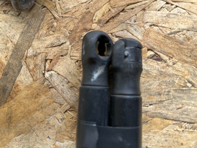 bontott FORD FIESTA V Gázrugós Kitámasztó Teleszkóp Pár Csomagtérajtó